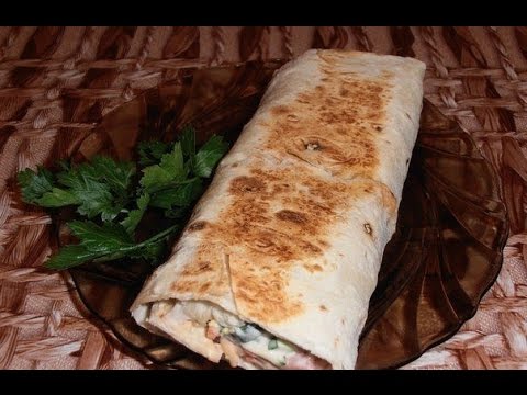 วิธีการปรุงอาหาร Shawarma โฮมเมดกับไก่และหมู