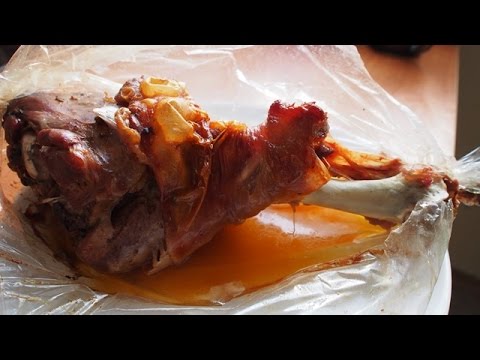 Cách nấu một con gà tây trong lò nướng toàn bộ và một phần