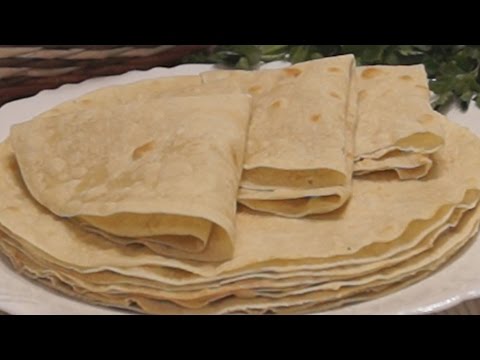 Generosity of taste or how to make acchma from pita bread