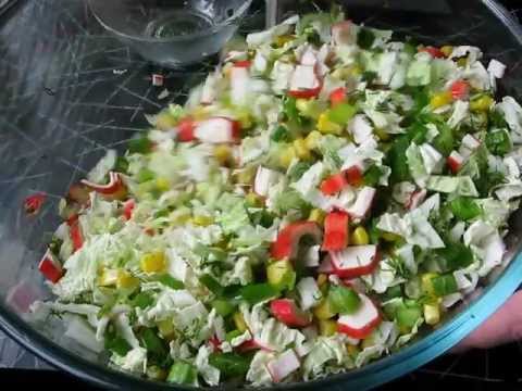 Saláta rákpálcákkal - a legjobb receptek