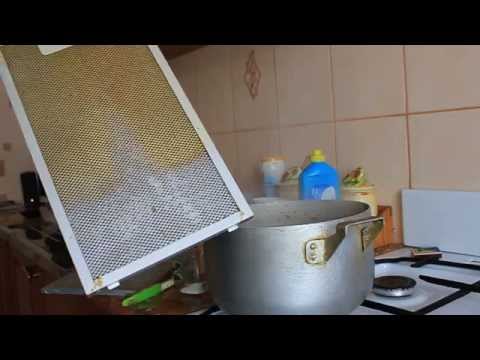 Kā tīrīt kapuci virtuvē no taukiem