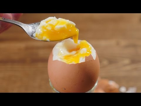 Hogyan lehet főzni egy keményen főtt tojást egy zsákban