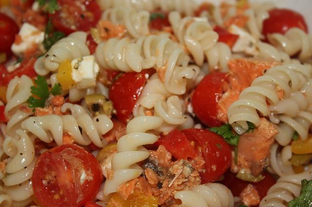 Foto av pasta med grønnsaker