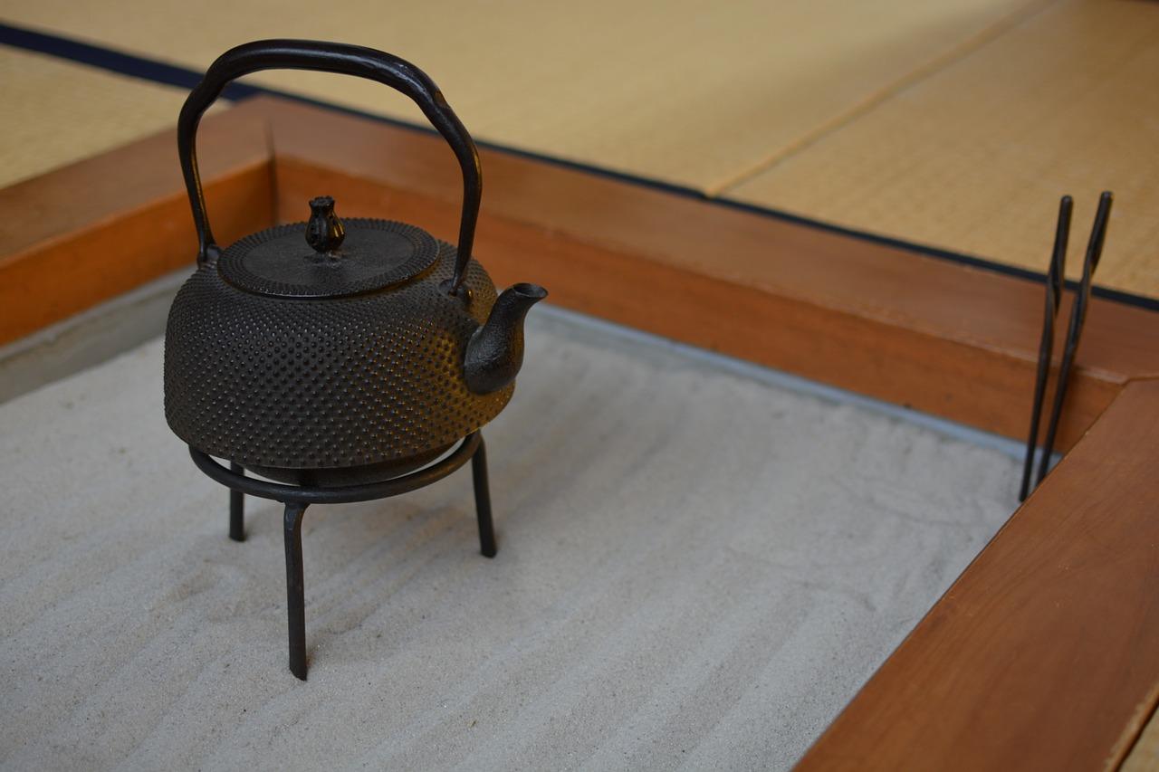 Hình ảnh của một ấm trà cổ điển Nhật Bản