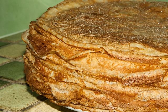 A whole pile of delicious pancakes