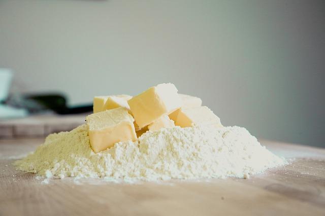 Брашно и путер су главни састојци гхата.