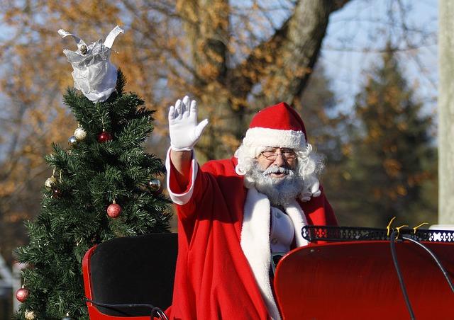 Santa Claus vào xe trượt tuyết Giáng sinh