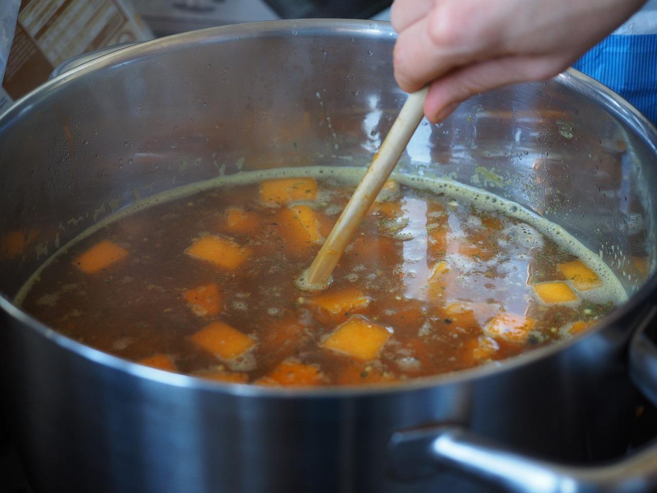 How to cook beef broth at home