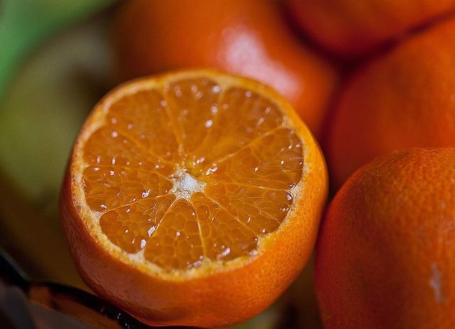 Friss, érett narancs