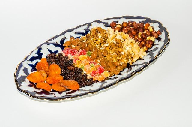 Photo plates with dried fruits
