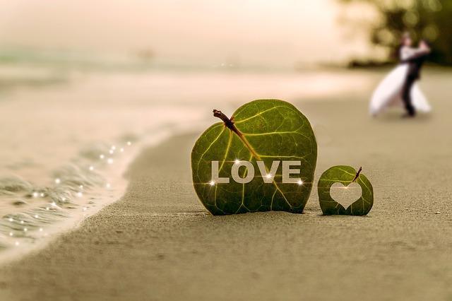Chữ tình yêu trên bãi biển