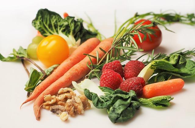 Collage af sunde frugter og grøntsager