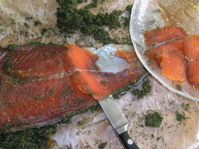 A vörös hal sózásának száraz módja