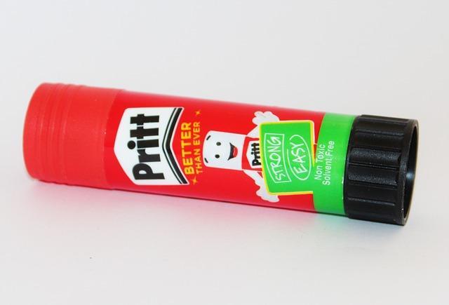 Photo of glue stick for lizun