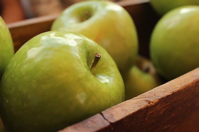 Sulīgi zaļie āboli