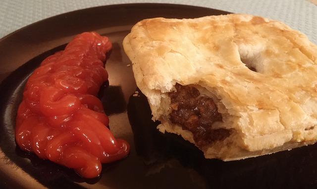 Puff pastry meat pie