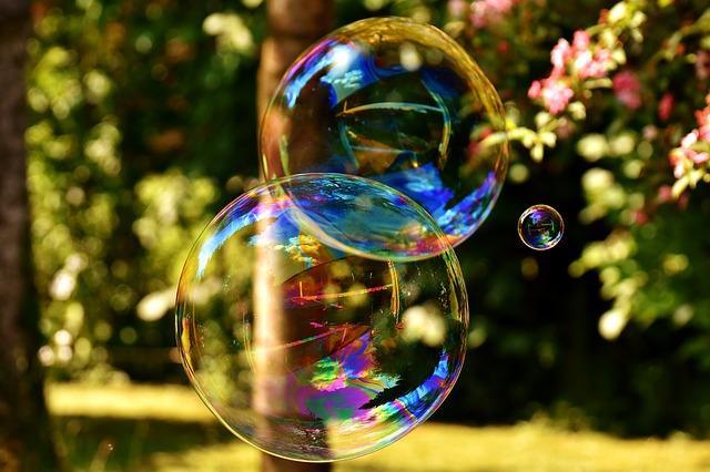 Foto ar lielu ziepju burbuli