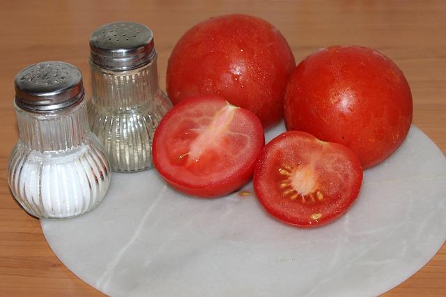 Tasty tomatoes with salt
