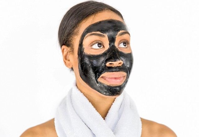 Црна маска за лице