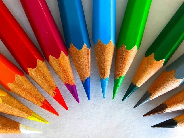 Foto af farvede blyanter